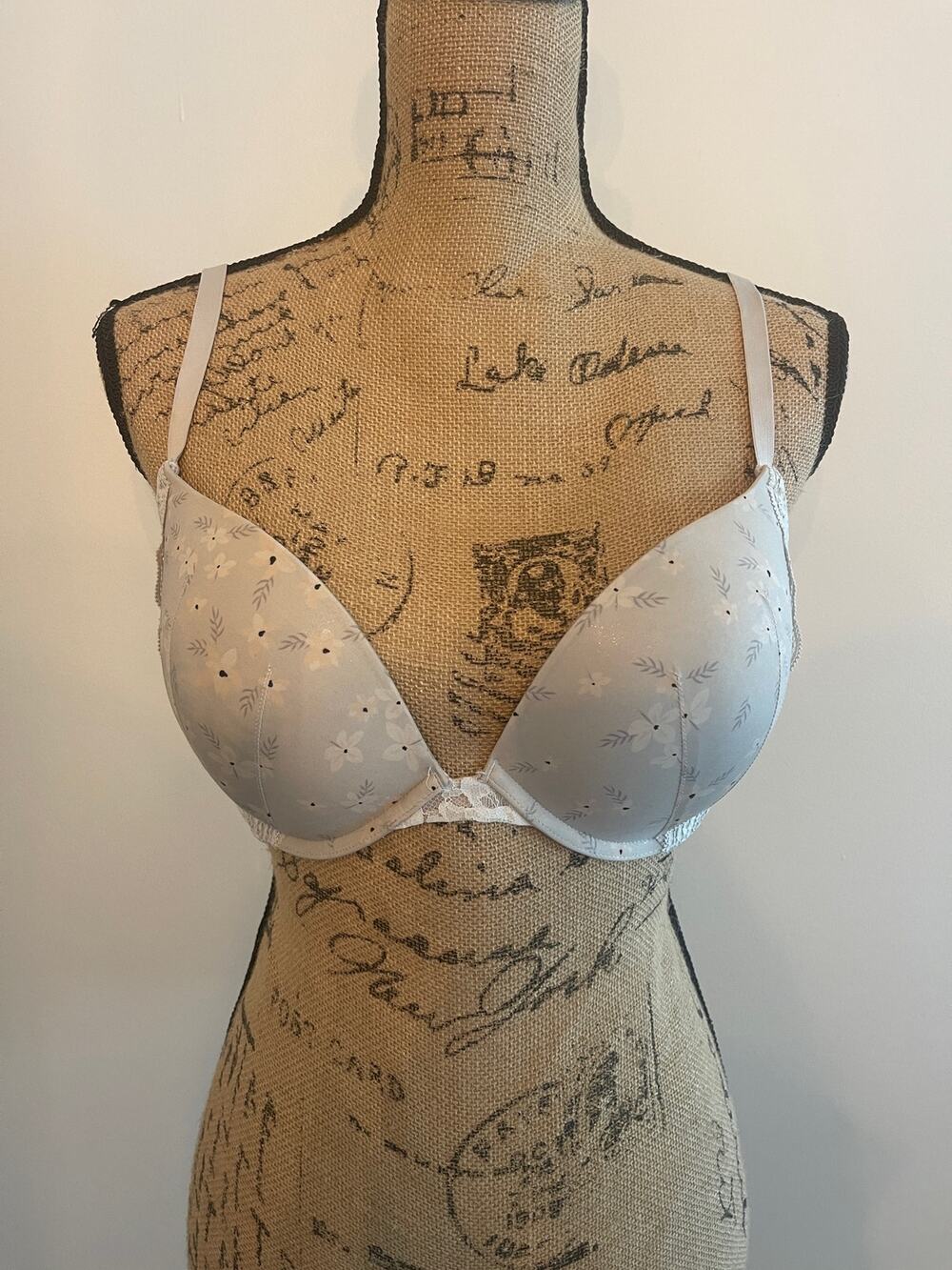 Victoria’s Secret Dream Angels Push Up Bra White Flowers Size 34DD